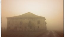 Emilan farmhouse in the fog